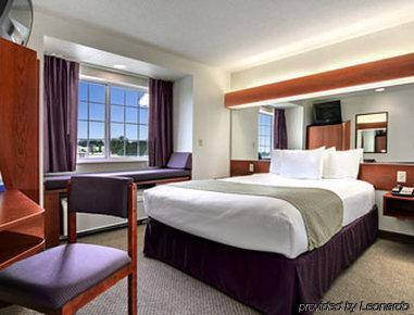 Microtel Inn & Suites By Wyndham Бріджпорт Номер фото